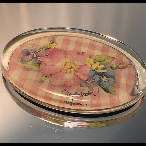 Paperweight glass Marjalein Bastin flower design gently used great condition - Picture 1 of 10